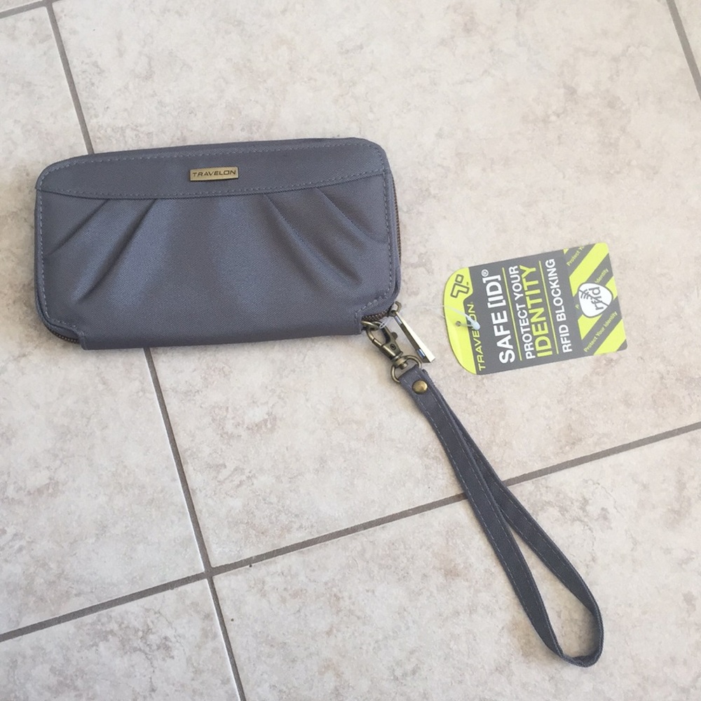 Gray women’s wristlet wallet. RFID blocking!